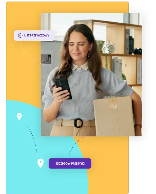 Kobieta z paczką sprawdzająca szczegóły przesyłki w telefonie
